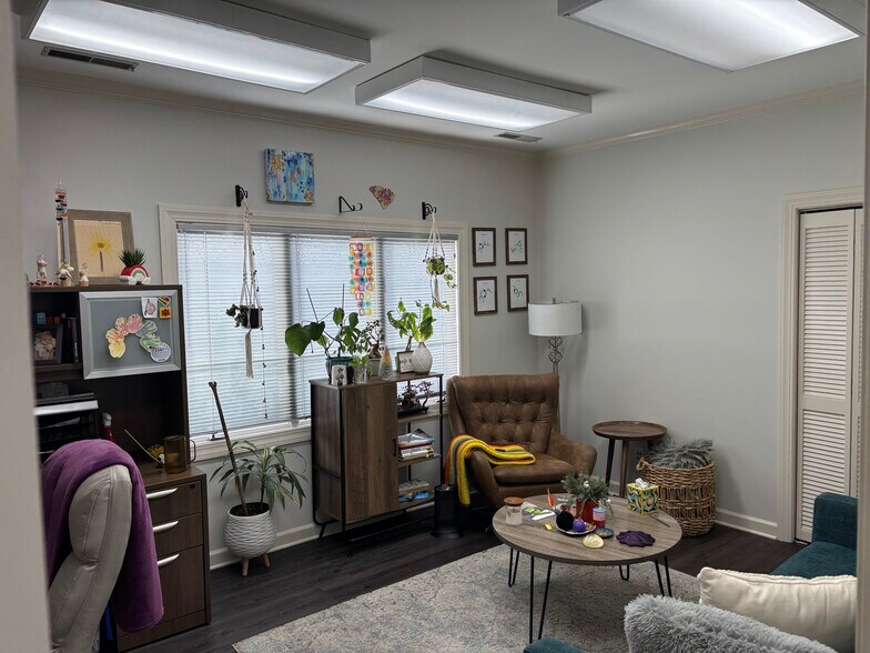 More Photos Of 30 Pointe Cir, Greenville Medical For Lease