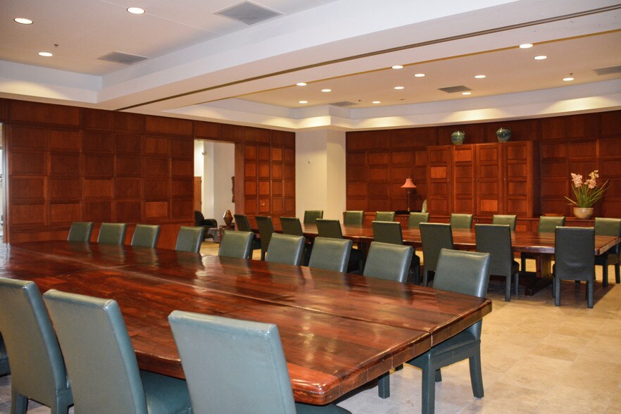 More Photos Of 1001 La Harpe Blvd, Little Rock Office For Sale