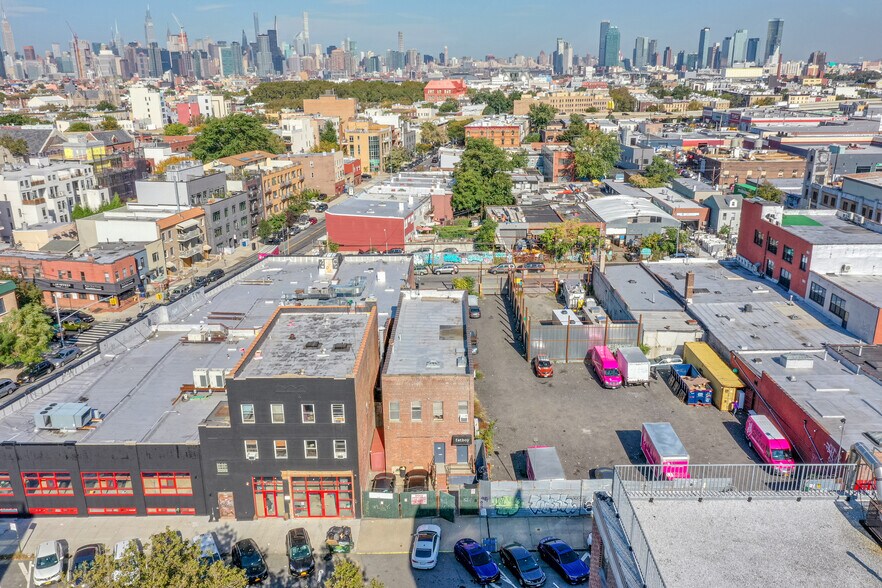 More Photos Of 279 Frost St, Brooklyn Light Distribution For Lease