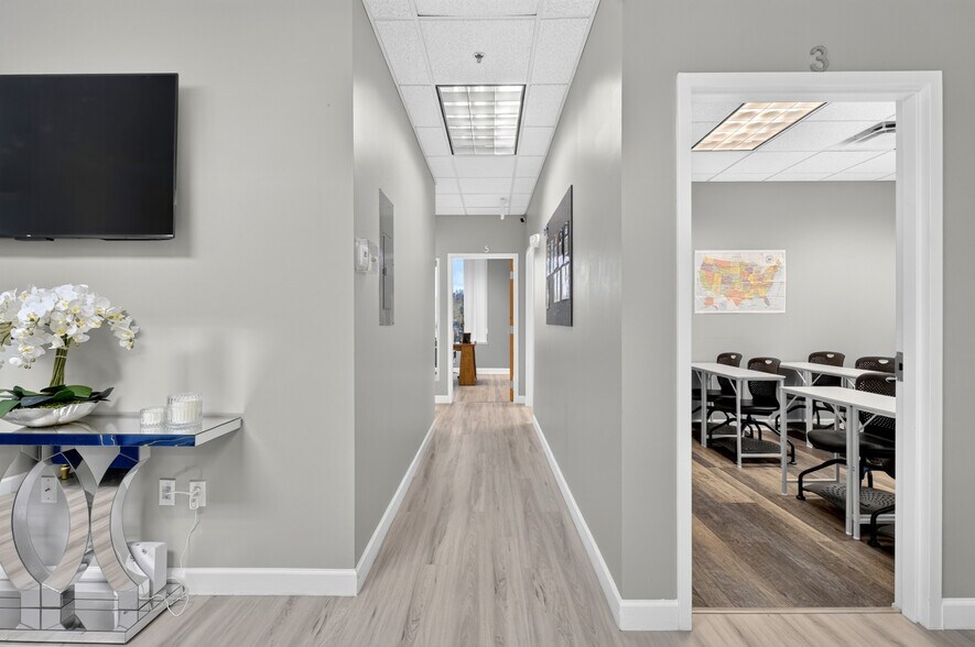 More Photos Of 6200 Metrowest Blvd, Orlando Office For Sale