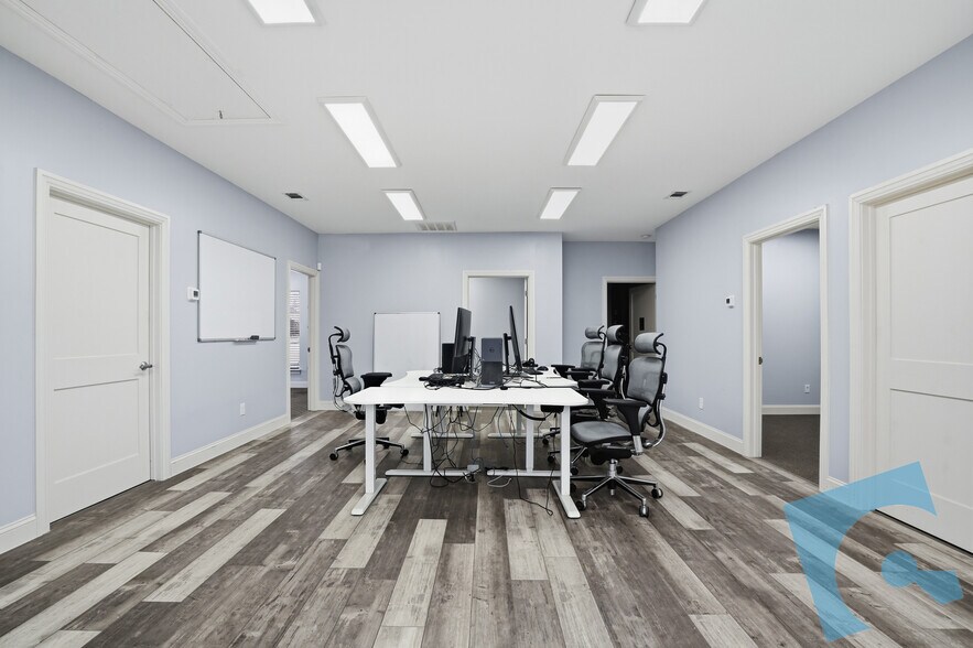 More Photos Of 189 Elm St, Lewisville Office For Sale
