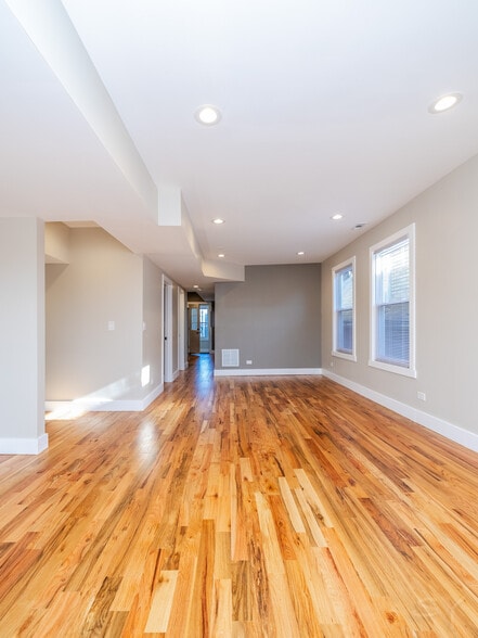 More Photos Of 6129 N Ravenswood Ave, Chicago Multifamily For Sale