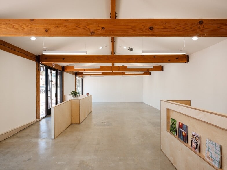 More Photos Of 254-264 N Palm Canyon Dr, Palm Springs Freestanding For Lease