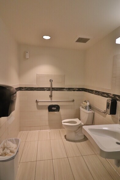 More Photos Of 502 33rd St, Cody Medical For Sale