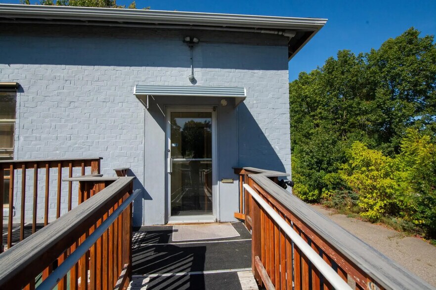 More Photos Of 67 Lincoln St, Essex Junction Office For Lease