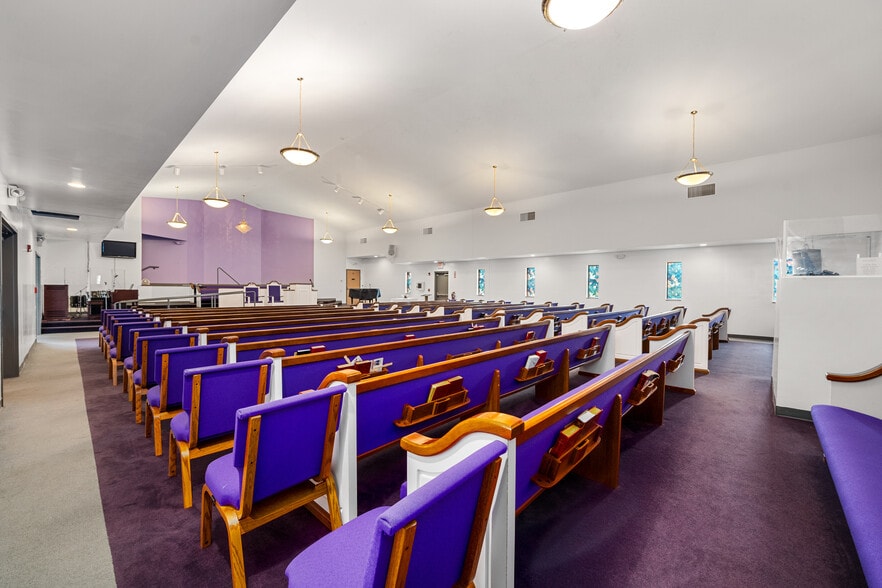 More Photos Of 1050 Kemper Meadow Dr, Cincinnati Religious Facility For Sale
