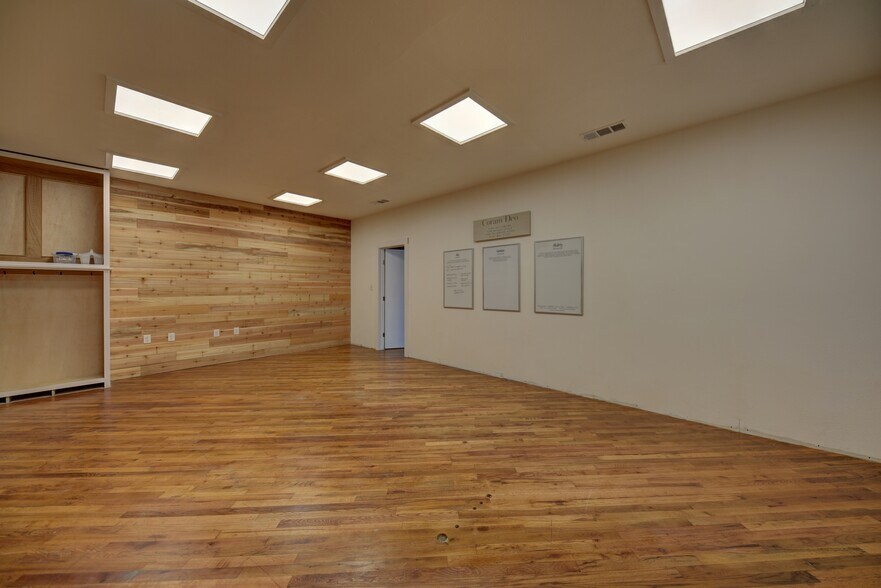 More Photos Of 103 N Main, Moulton Showroom For Sale
