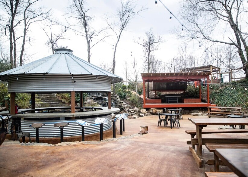 More Photos Of 141 E Carolina Ave, Memphis Restaurant For Sale