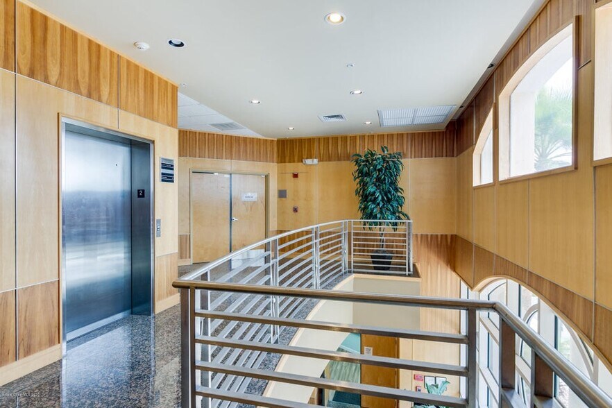 More Photos Of 7341 Office Park Pl, Melbourne Office Residential For Lease