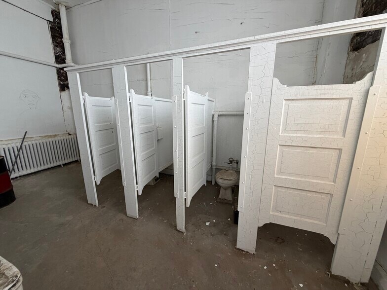 More Photos Of 34-19 10th St, Astoria Manufacturing For Sale