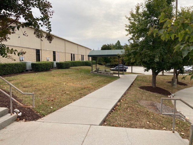 More Photos Of 3429 Regal Dr, Alcoa Office For Lease