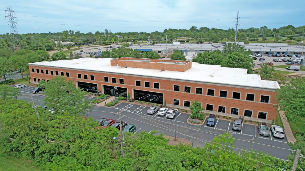 More Photos Of 1122 Town & Country Commons, Chesterfield Office For Sale