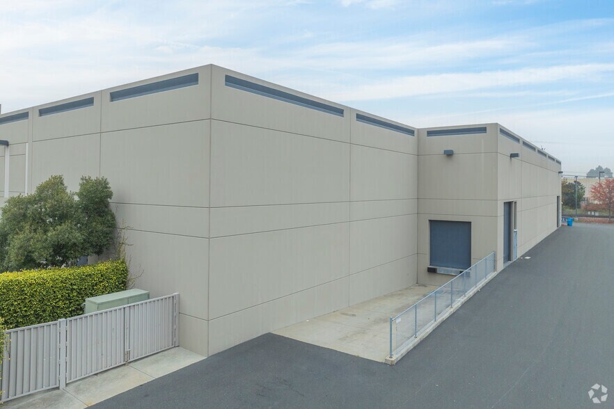 More Photos Of 33268 Central Ave, Union City Industrial For Lease