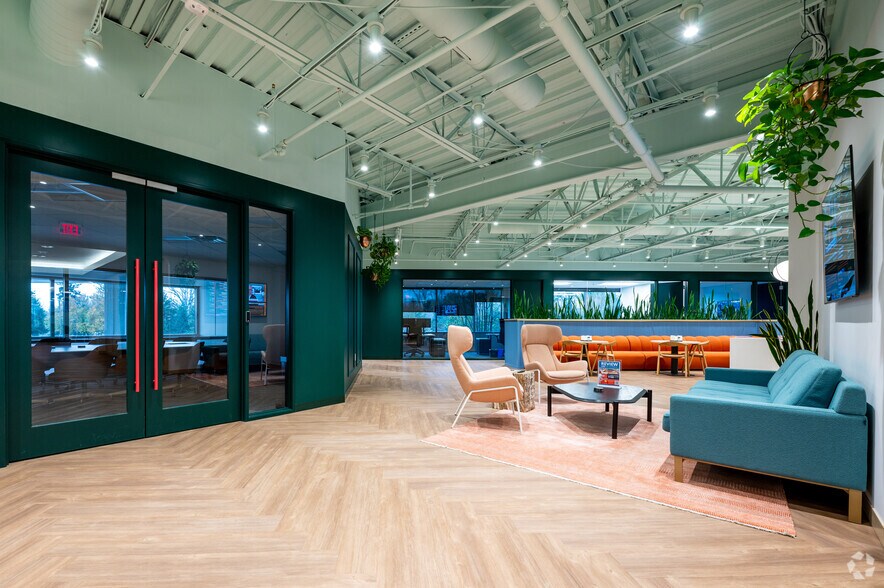 More Photos Of 310 E 96th St, Indianapolis Office For Lease