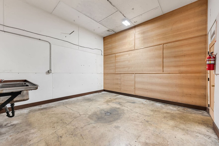 More Photos Of 1425 SE 9th St, Warrenton Warehouse For Lease