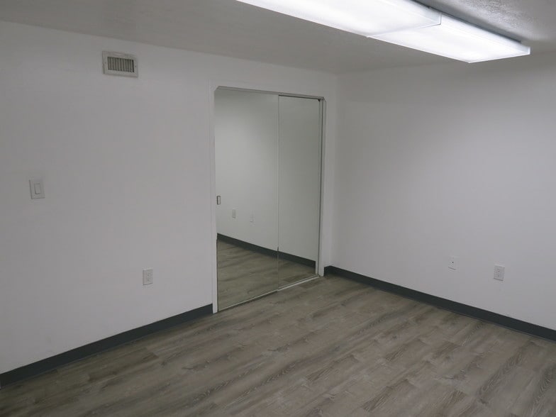 More Photos Of 5818 Southwest Fwy, Houston Showroom For Sale