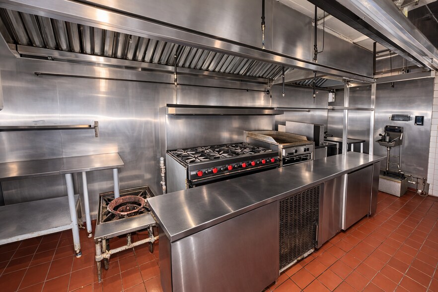 More Photos Of 140 Montague St, Brooklyn Apartments For Lease