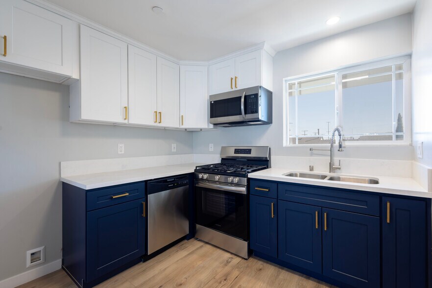 More Photos Of 3468 W 71st St, Los Angeles Apartments For Sale