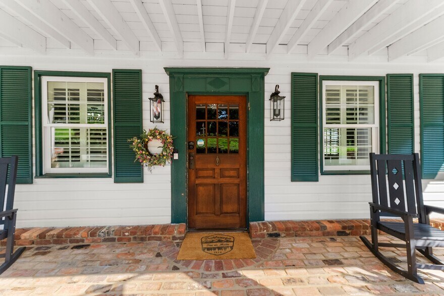 More Photos Of 168 W Main St, Dahlonega Hospitality For Sale