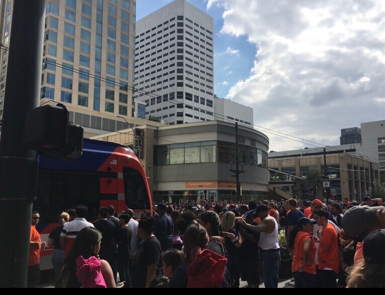 More Photos Of 312 Main St, Houston Restaurant For Lease