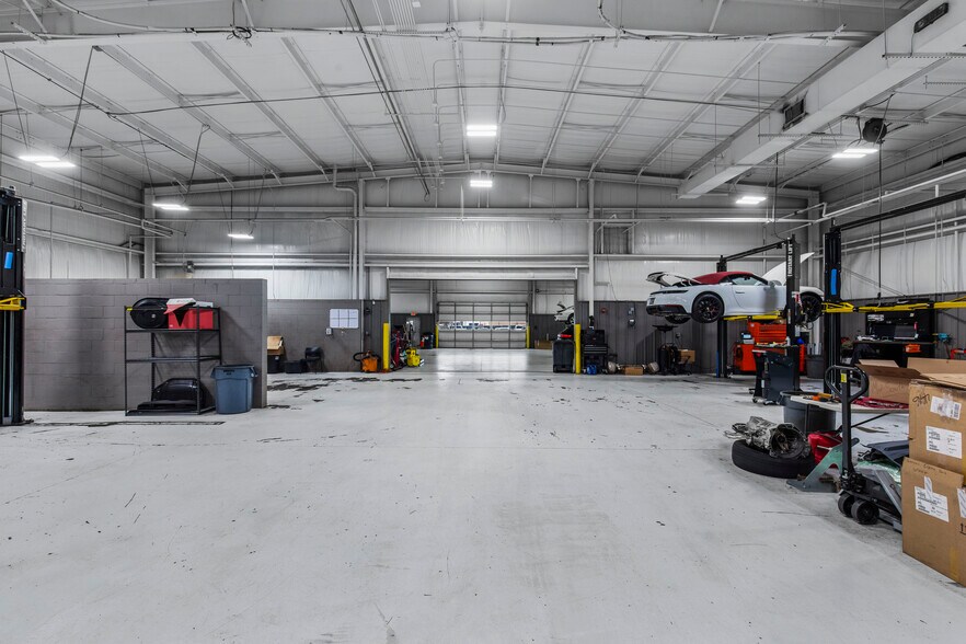 More Photos Of 5385 N I 55 St, Jackson Auto Dealership For Sale