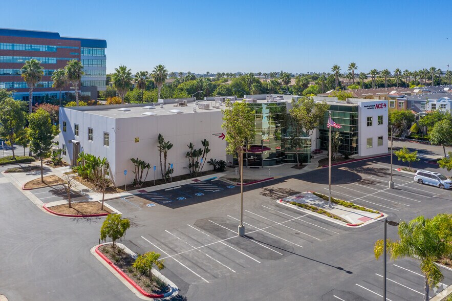 More Photos Of 4851 Paramount Dr, San Diego Showroom For Lease