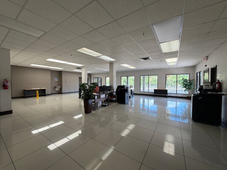 More Photos Of 8900 San Mateo Dr, Laredo Warehouse For Lease