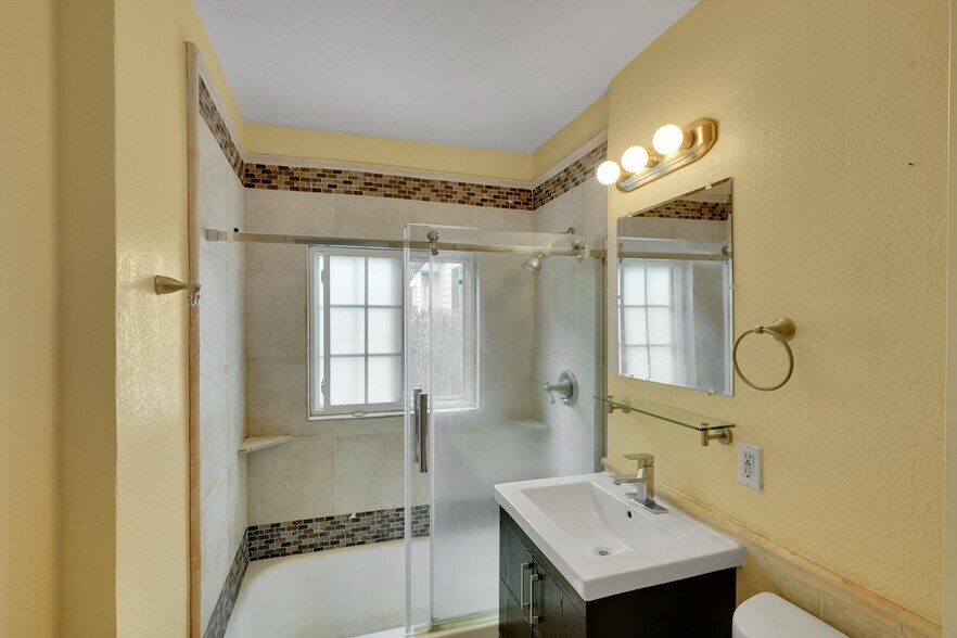 More Photos Of 828 Hill St, Santa Monica Apartments For Sale