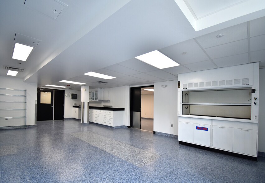 More Photos Of 34 Commerce Way, Woburn Research And Development For Lease