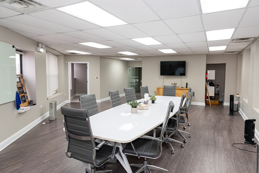 More Photos Of 7101-7129 S Yates Blvd, Chicago Office For Lease