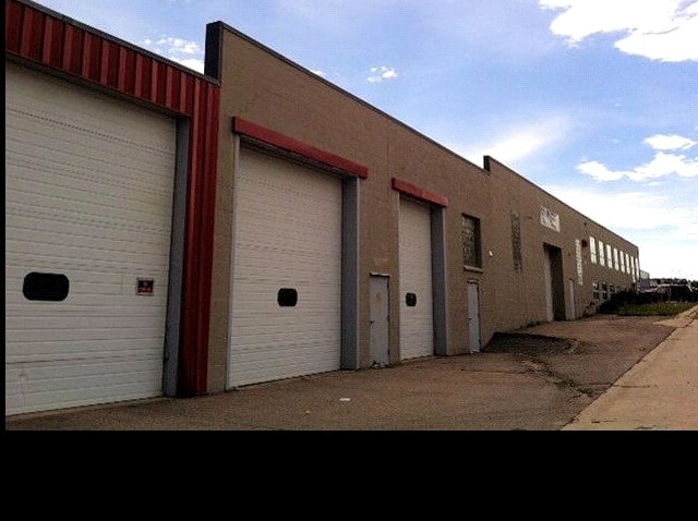 More Photos Of 1415 1st Ave, Mankato Showroom For Sale