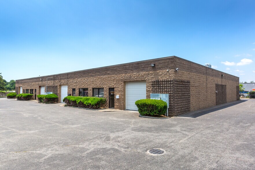 More Photos Of 281 Skip Ln, Bay Shore Warehouse For Lease