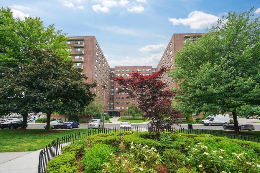 More Photos Of 20 Marshall St, Irvington Apartments For Lease