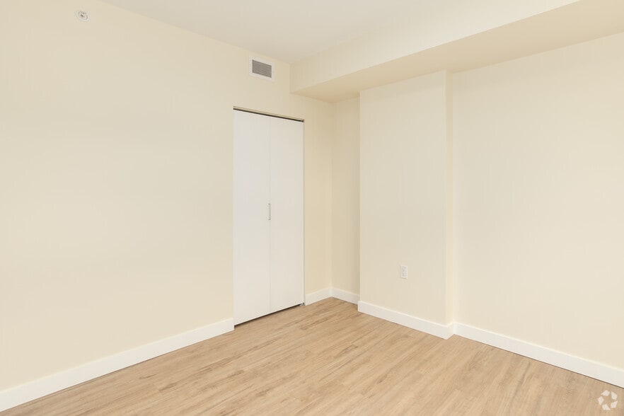 More Photos Of 2895 10th Av, Vancouver Apartments For Lease