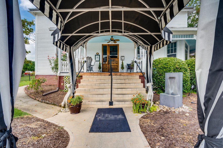 More Photos Of 412 6th St, Bristol Restaurant For Sale