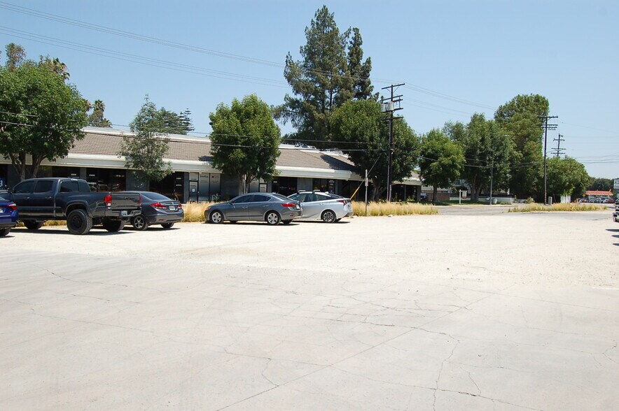More Photos Of 23300 Ventura Blvd, Woodland Hills Loft Creative Space For Lease