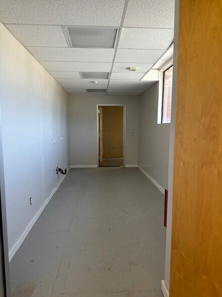 More Photos Of 3056 Del Monte Blvd, Marina General Retail For Lease