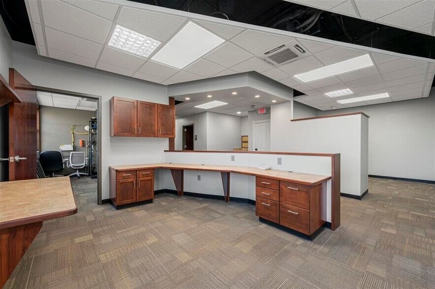 More Photos Of 728 College St, Bowling Green Office For Sale