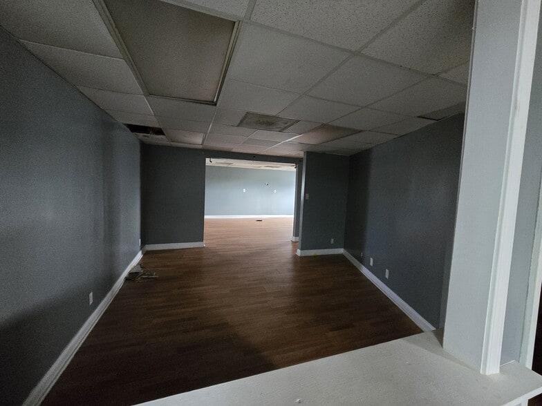 More Photos Of 3001 Jean Lafitte Pky, Chalmette Light Distribution For Sale