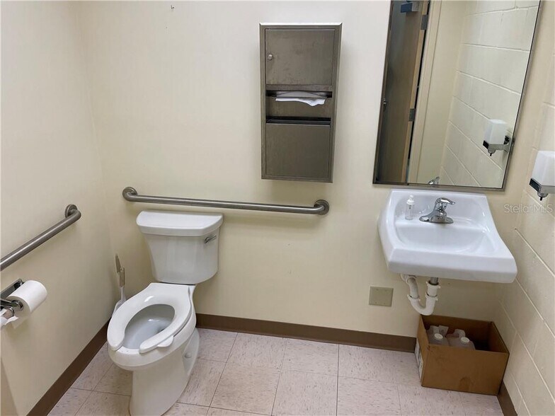 More Photos Of 206 Reece Way, Casselberry Warehouse For Sale