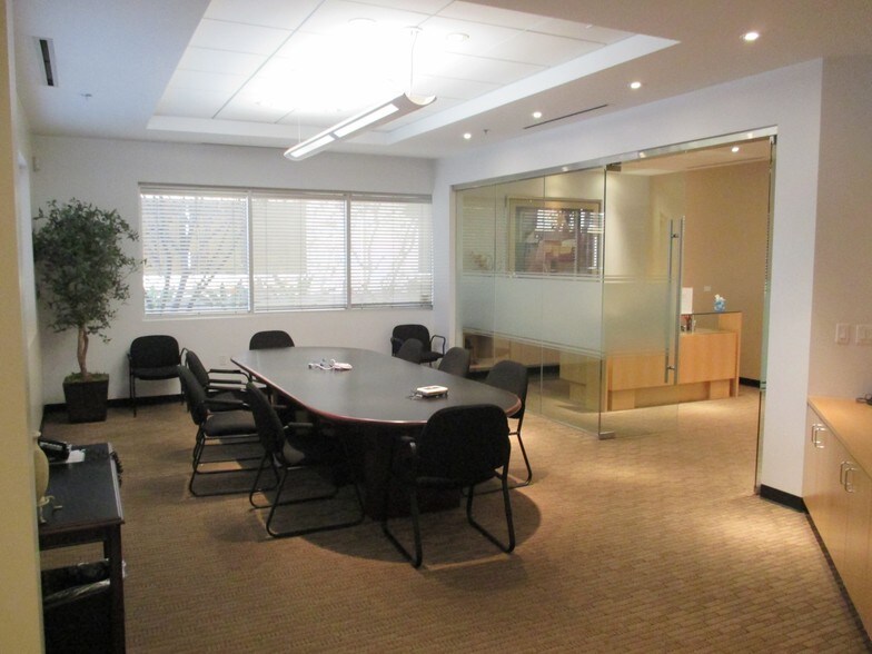 More Photos Of 716 Corporate Center Dr, Pomona Office For Lease