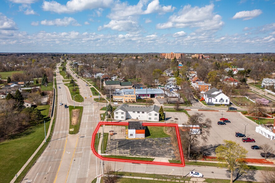 More Photos Of 180 Orchard Lake Rd, Pontiac Convenience Store For Sale