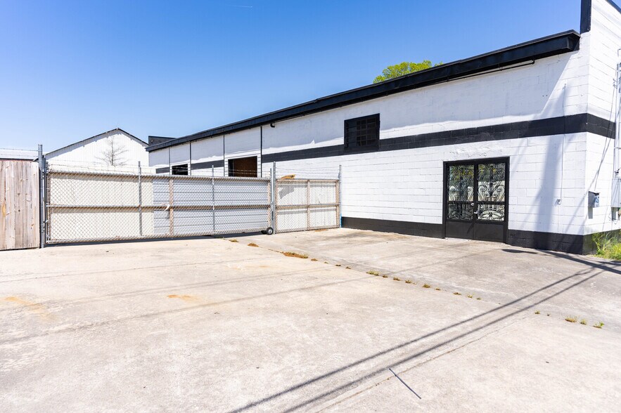 More Photos Of 105 N Sharpe St, Selma Warehouse For Lease