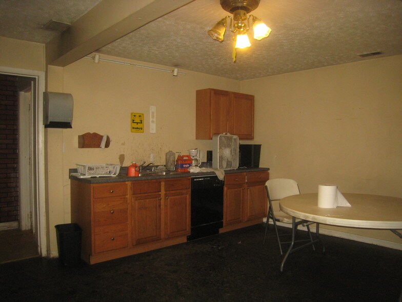 More Photos Of 500 Hunt Ave, Charleston Warehouse For Sale