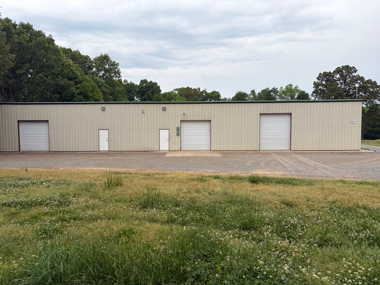 Primary Photo Of 6513 E Old US 421 Hwy, East Bend Flex For Lease
