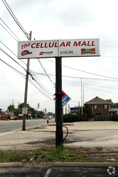 More Photos Of 5223-5227 Dixie Hwy, Louisville Storefront Retail Office For Lease
