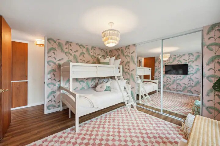 More Photos Of 5639 La Jolla Blvd, La Jolla Storefront Retail Residential For Sale