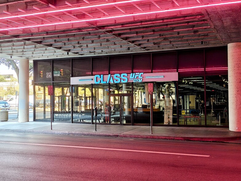 Primary Photo Of 500 Throckmorton St, Fort Worth Apartments For Lease