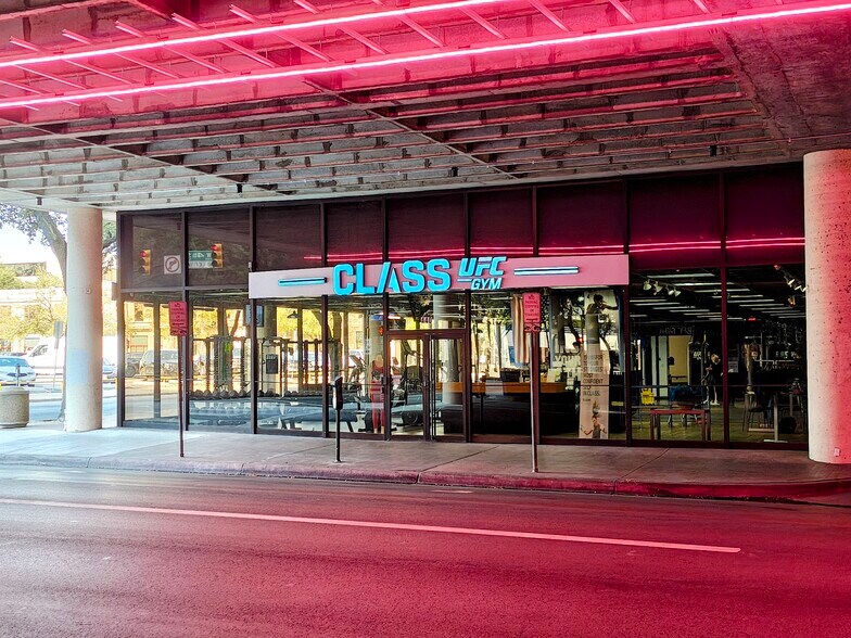 Primary Photo Of 500 Throckmorton St, Fort Worth Apartments For Lease