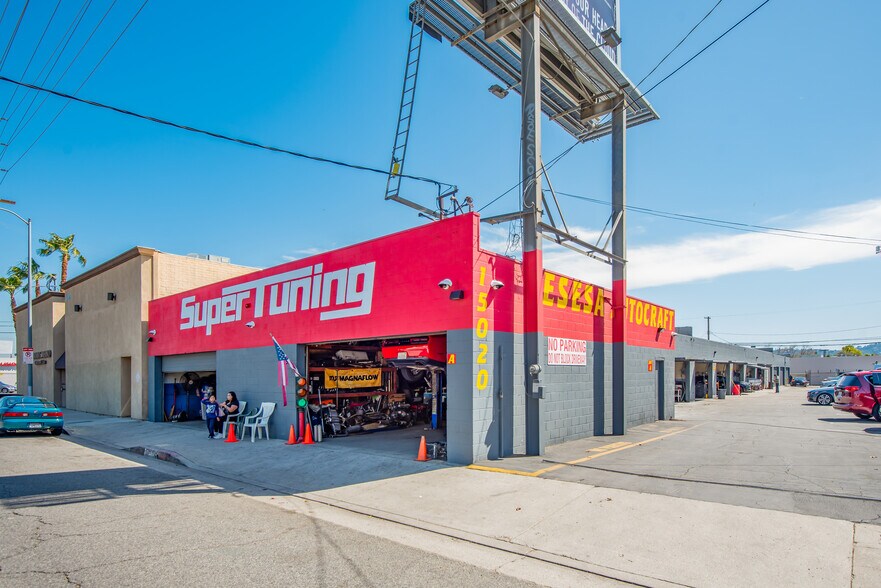 Primary Photo Of 15020 Oxnard St, Van Nuys Auto Repair For Sale